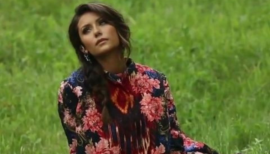 Ünlü Aktris Nina Dobrev Cosmopolitan Çekimlerinde