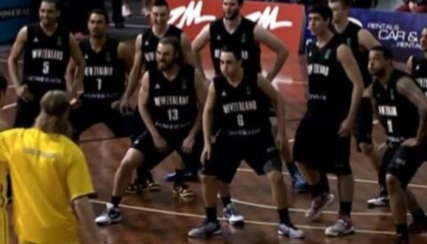 Yeni Zelandalı Basketbolculardan Haka Dansı