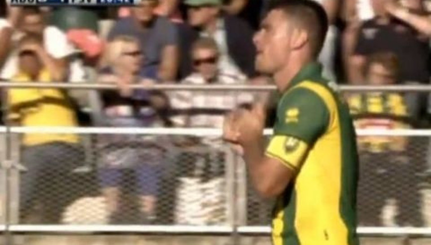 Holladan Kendi Kalesine Enteresan Gol