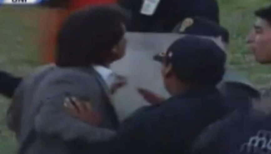 Teknik Direktör Yan Hakeme Saldırdı