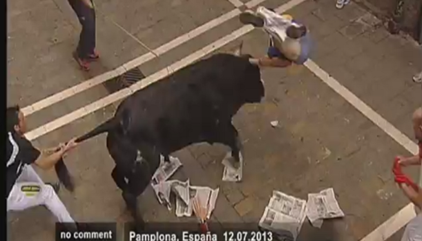 Boğanın Boynuzu Bacağına Saplandı