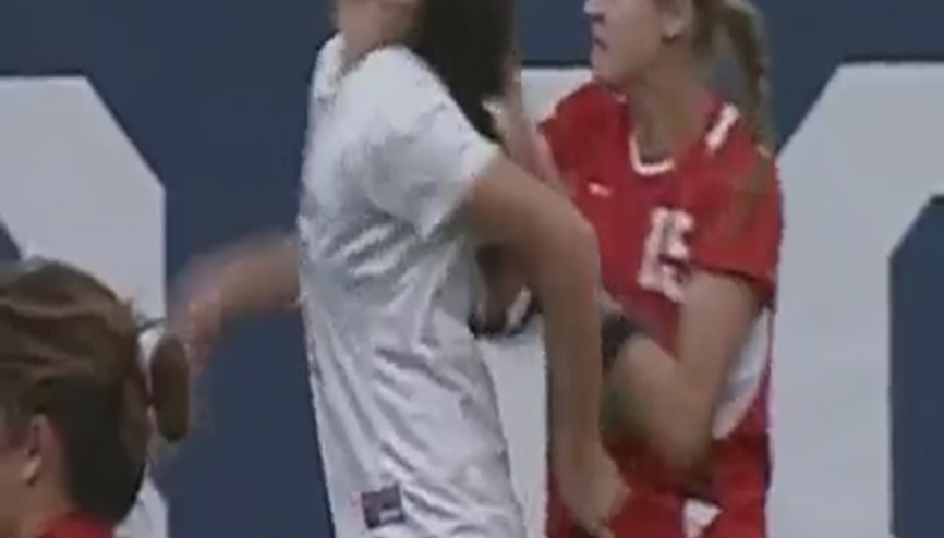 Agresif Kadın Futbolcu