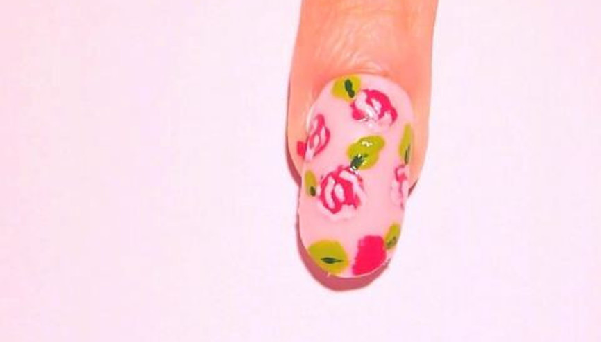 İlkbahara Özgü Her Şey Tırnaklarında