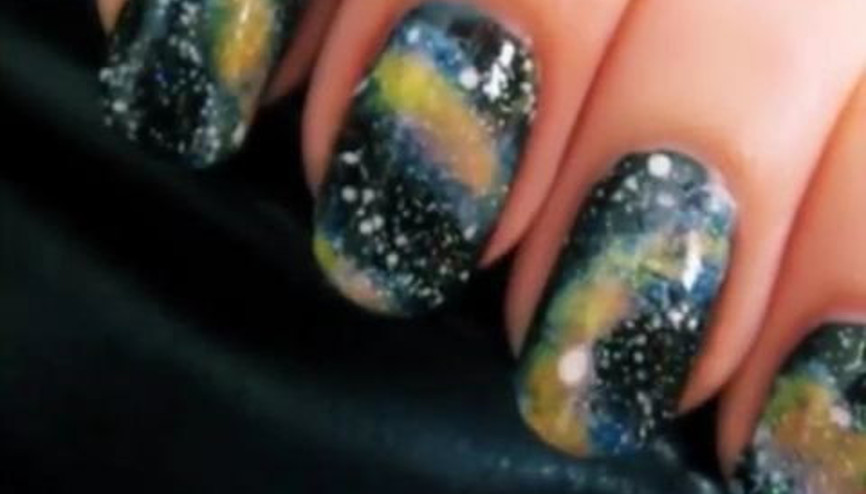 Büyüleyici Galaksiyi Tırnaklarına Taşı