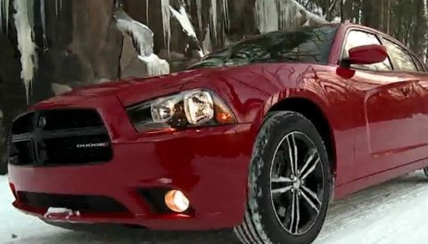 Chrysler 300 ve Dodge Charger Kar Sürüşü