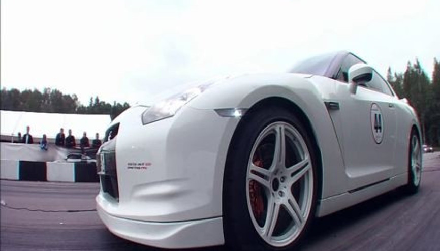 Nissan GT-R Suzuki GSX1300 R Hayabusaya Karşı