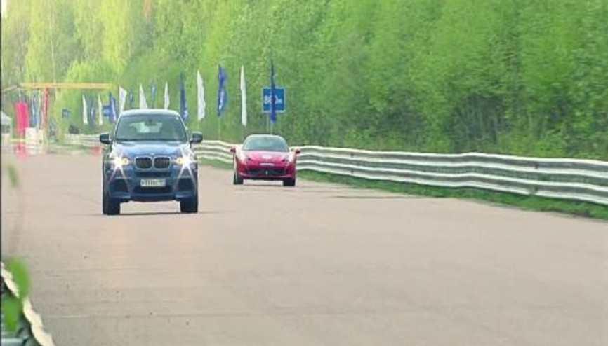 Ferrari 458 Italia BMW X6M’e Karşı
