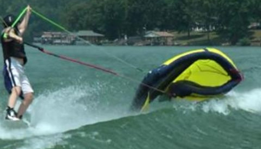 Smith Mountain Gölünde Kiteboarding