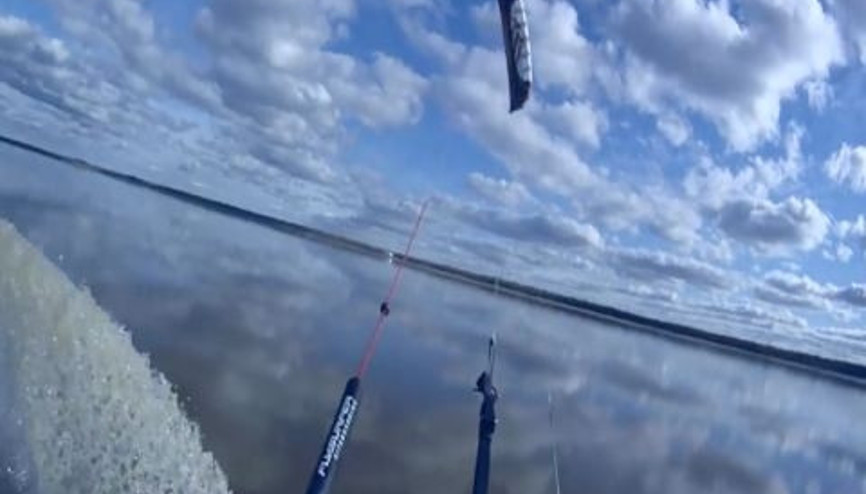 Ayna Gibi Suda Kiteboard