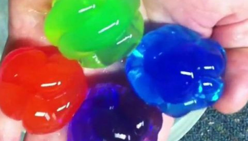 Suda Şişen Rengarenk Toplar