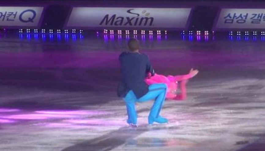 Buz Üzerinde Pembe Panter Gösterisi