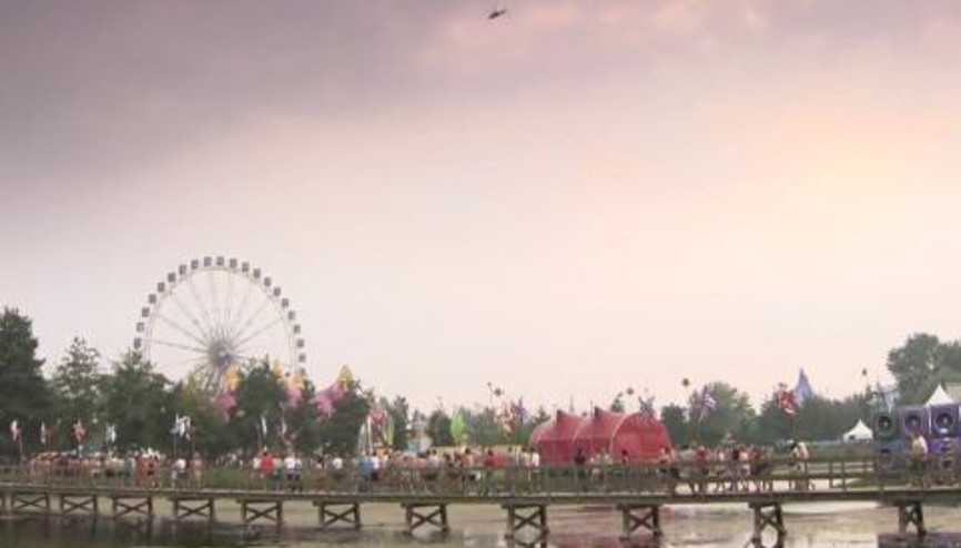 Tomorrowland Önce Dinlendiriyor Sonra Eğlendiriiyor