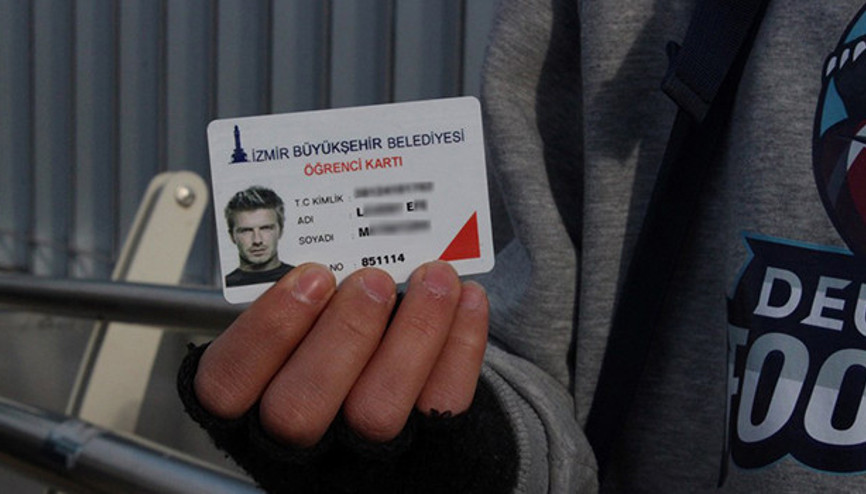 David Beckham fotoğrafıyla öğrenci kartı aldı