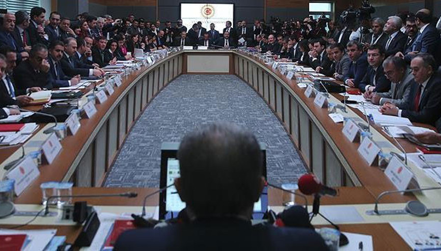 Son dakika haberi: Anayasa teklifinden yedek vekillik çıkarıldı