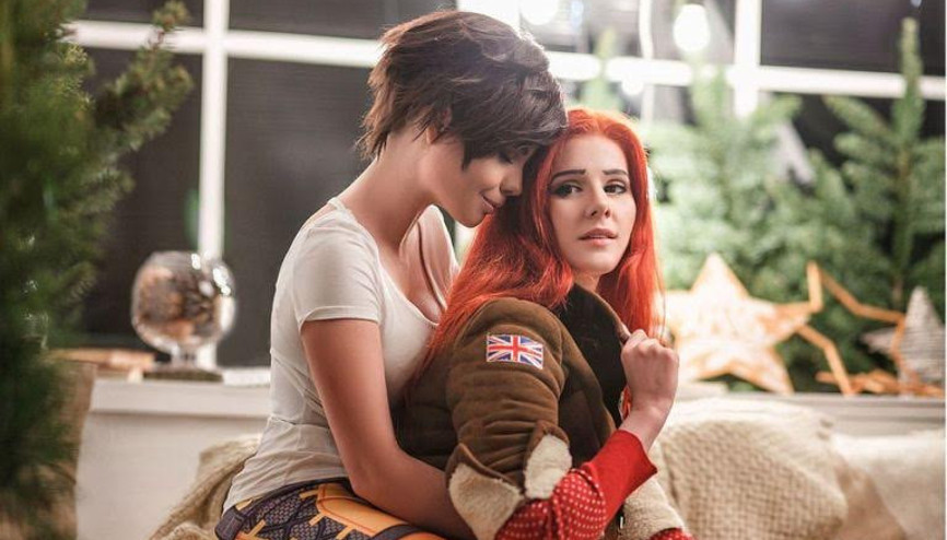 Tracer ve Emily için yılbaşı cosplayi