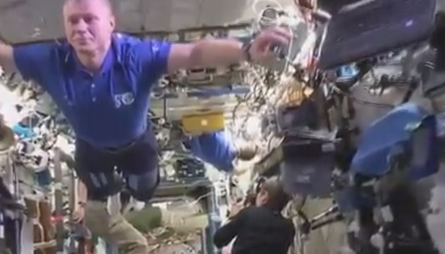 Uzayda Mannequin Challenge