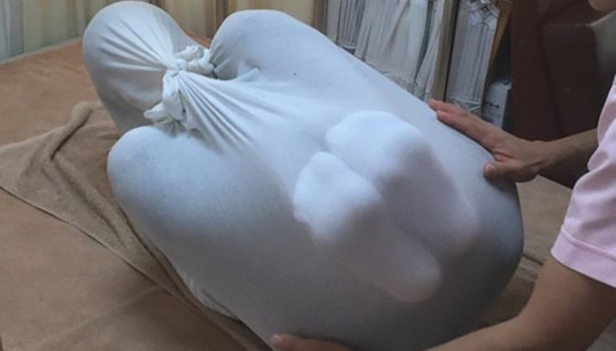 Japonlar duruş bozukluklarına karşı kundağa sarılıyor