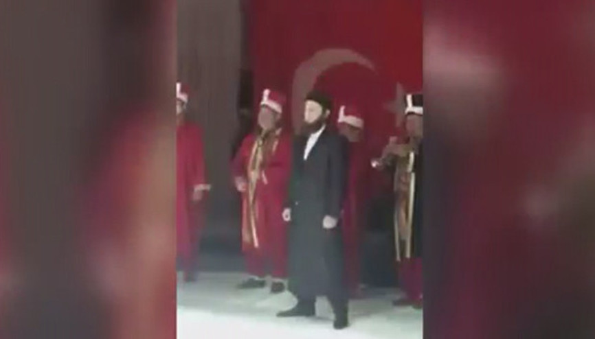 Aykut Demir düğün törenine mehret takımıyla geldi