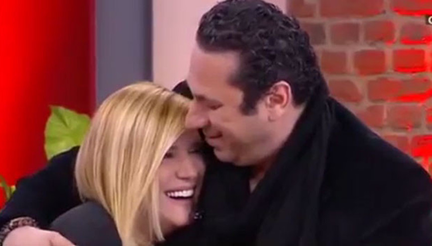 Ünlü sunucu Özge Uzuna canlı yayında evlenme teklifi