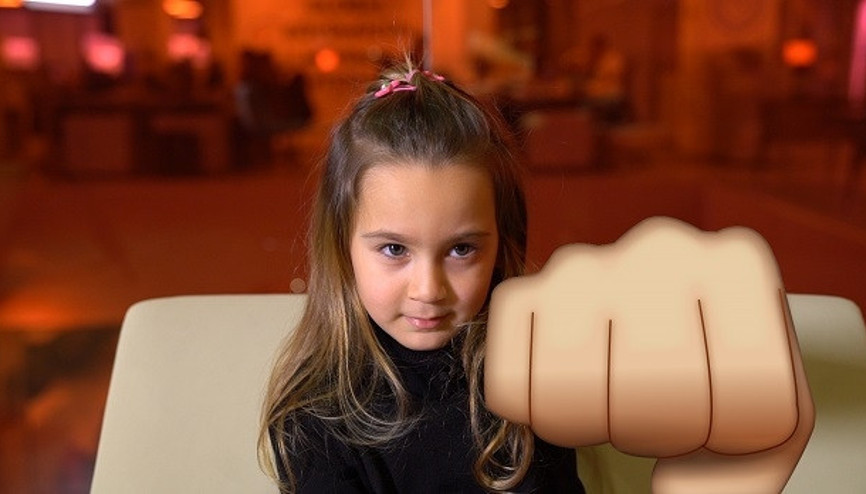 Kavgada bile kullanılmaz mı  | Emojice Yumruk