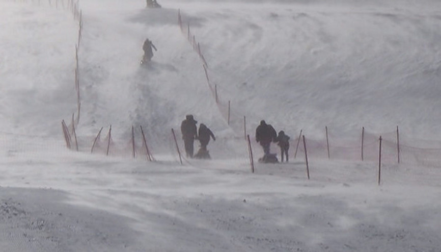 Tipinin oluşturduğu “kar şelalesi” görenleri mest etti