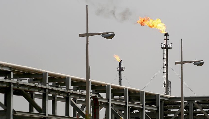 Rus petrol şirketleri petrol üretimini azaltıyor
