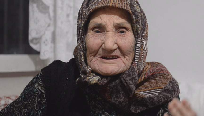 Ayşe nineden Karaburun felsefesi: Yesinler, gezsinler geçene mazi derler