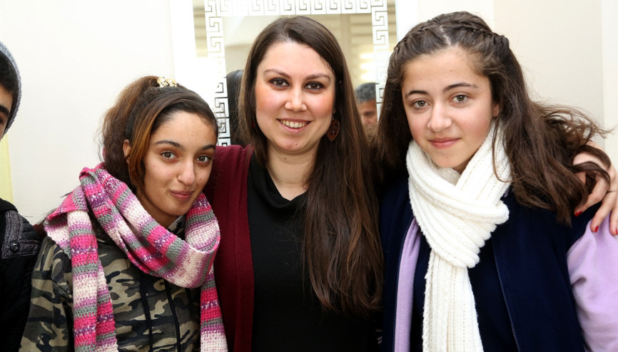 Öğrencilerini ‘sevgiyle ısıtıyorlar’