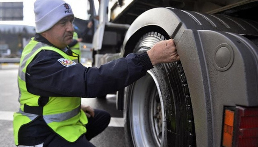 Kar yağdı, herkes çekici aradı