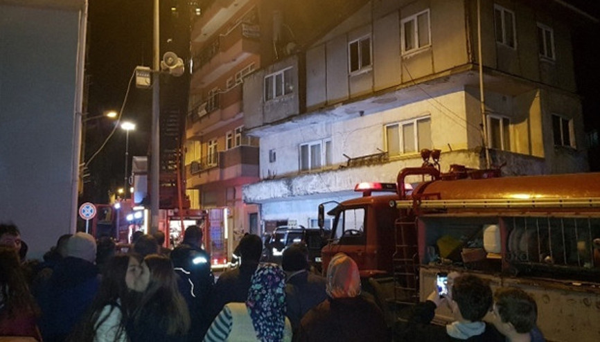 Sevgilisinin adını mumlarla yazmak isterken evi yaktı