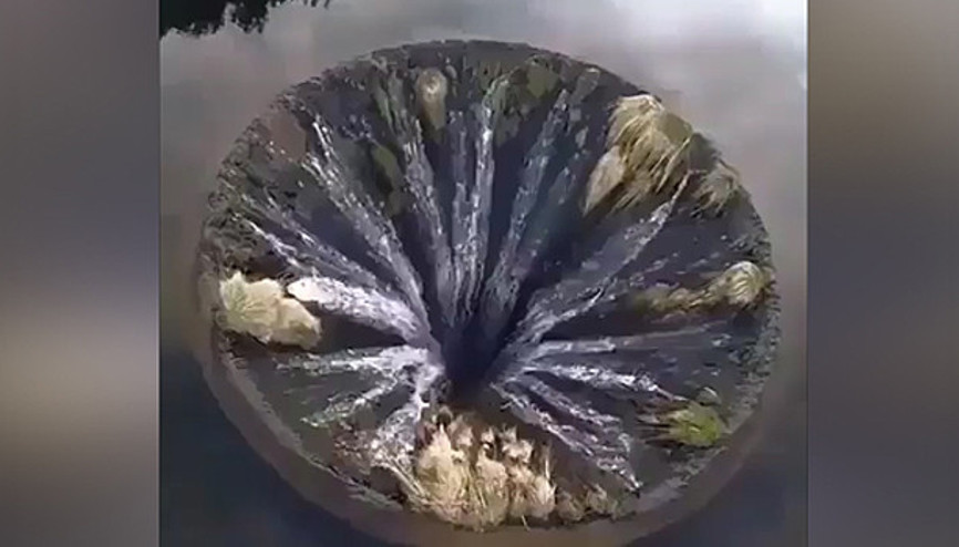 Portekiz’de Covão do Conchos isimli gölün içindeki ilginç delik