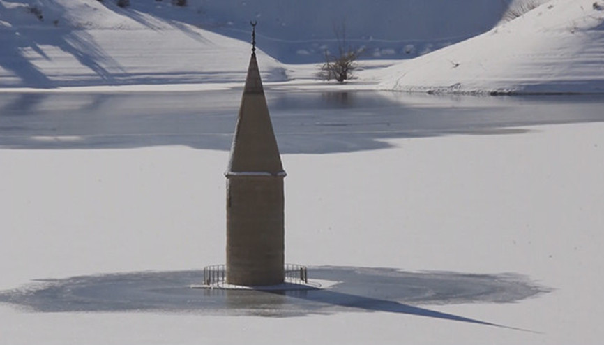 Baraj suyu çekilince cami minaresi ortaya çıktı