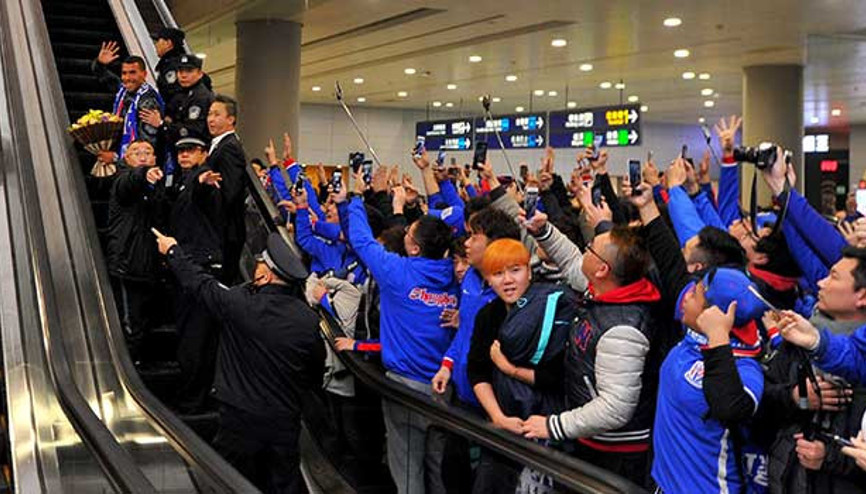 Tevez Çinde çılgınlar gibi karşılandı