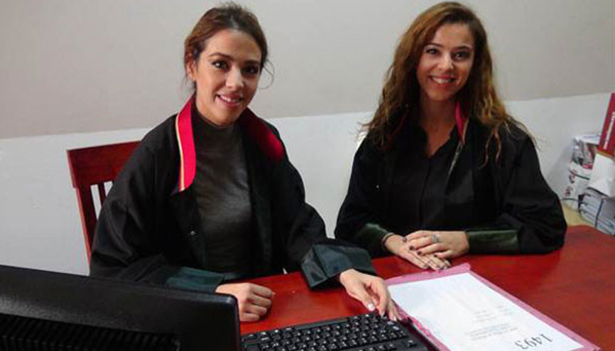 İkiz avukat kardeşler reklam filminde