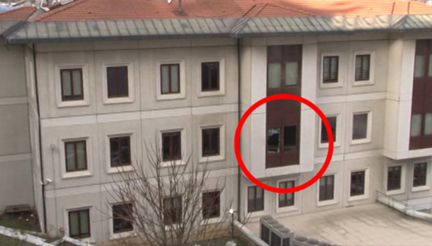 Ak Parti İl Başkanlığına yapılan saldırının izleri gündüz ortaya çıktı