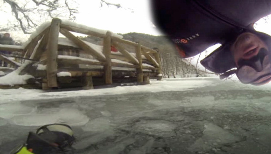 Selfie çekerken göle düşen telefonlar kamerada Selfie çekerken göle düşen telefonlar kamerada