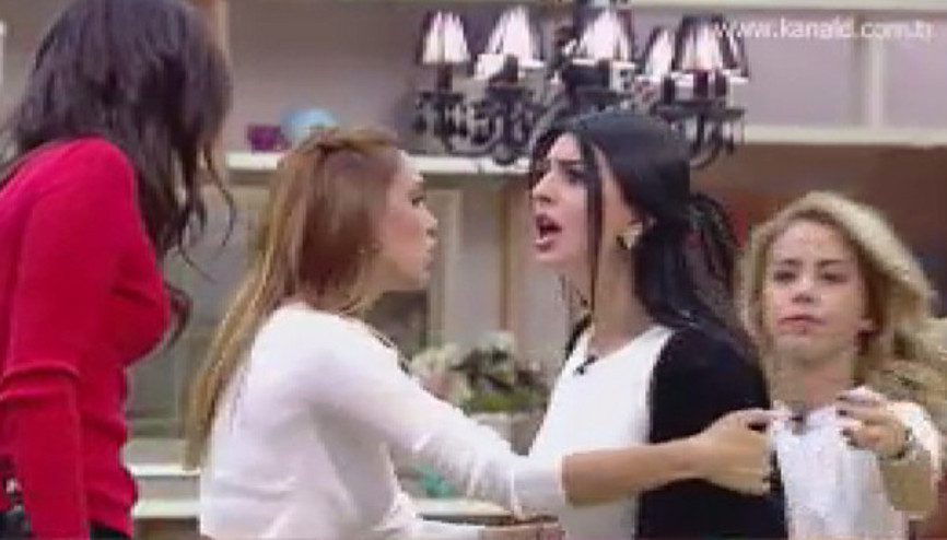 Gamze ile Merve birbirine girdi