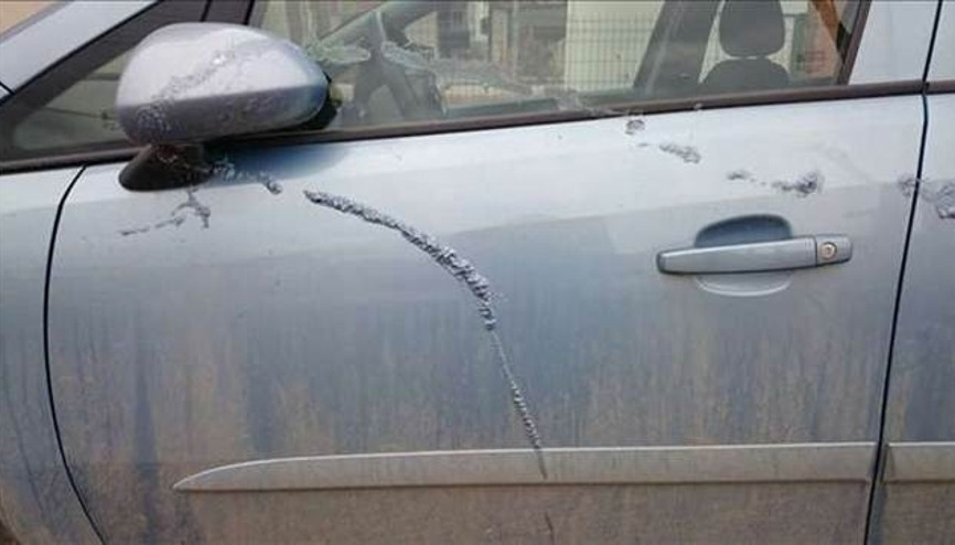Park halindeki otomobillere kimyasal saldırı
