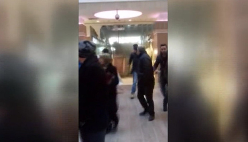 AVMde asma tavanın çökme anı kamerada