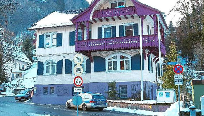 Ayrı ayrı toprağa verildiler Ayrı ayrı toprağa verildiler