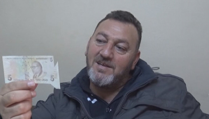 Kesim hatalı 5 lirayı dört yıldır saklıyor