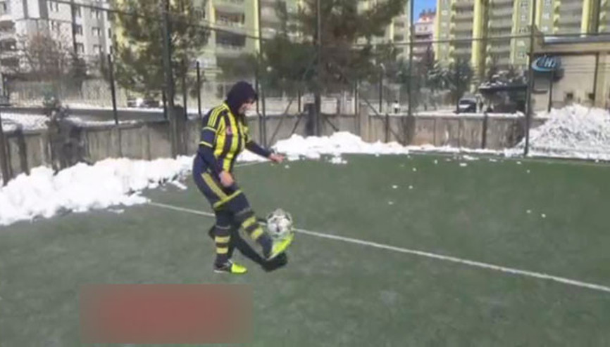 49 yaşındaki kadının futbol tutkusu 49 yaşındaki kadının futbol tutkusu