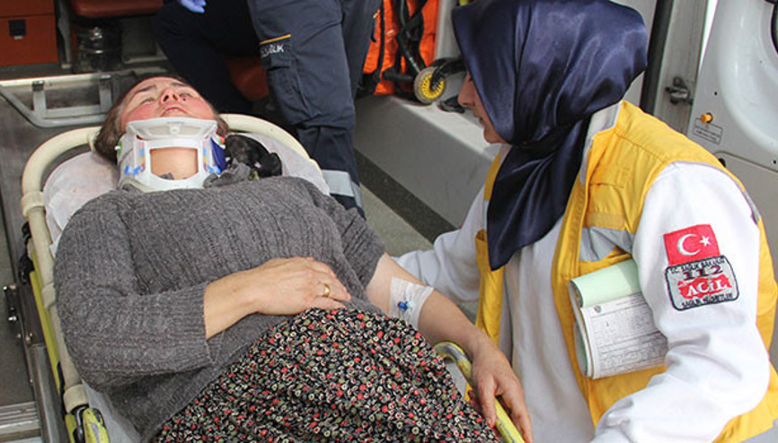 Görümcelerden geline feci dayak