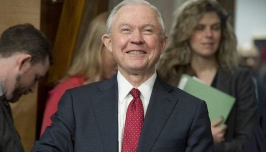 Trumpın Adalet Bakanı Sessions, Senato onayı aldı