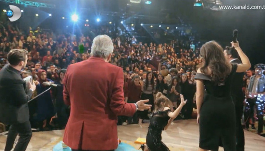 Beyaz Showdan muhteşem Mannequin Challenge