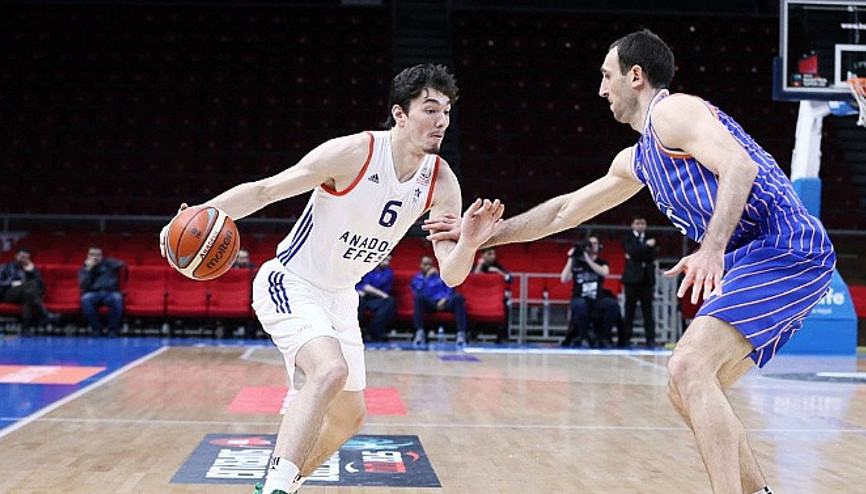 Anadolu Efes farka koştu