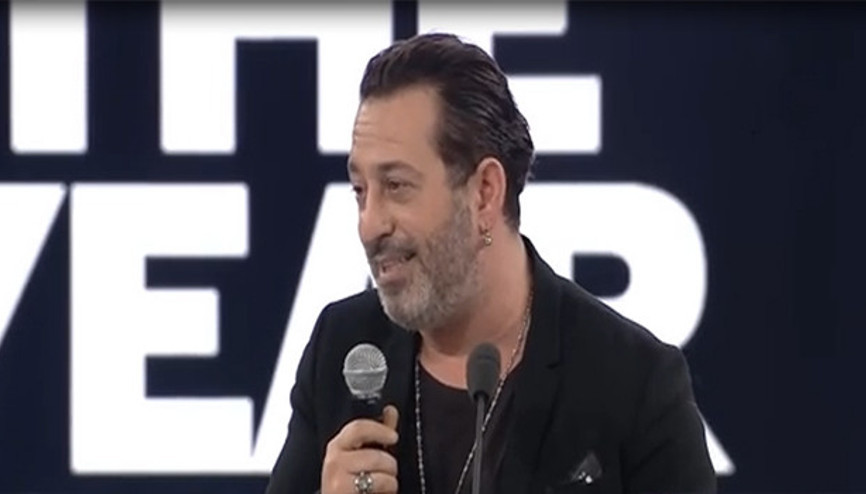 Cem Yılmaz, GQ ödül gecesinde kırdı geçirdi