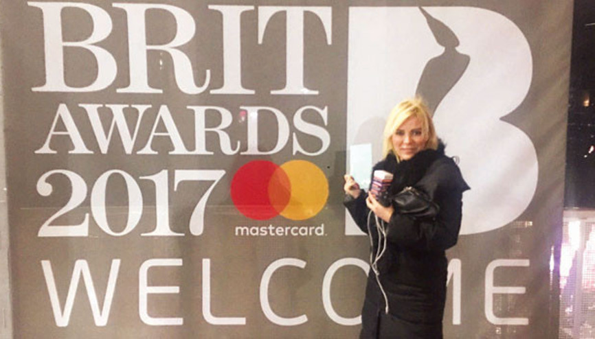 Brit Müzik Ödüllerini Ömür Gedik takip etti