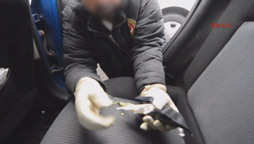 Papağan kaçakçılığı... Özel kılıf hazırlamışlar