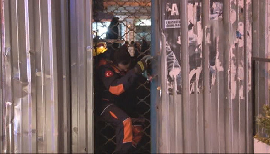 Beyoğlunda apartman boşluğuna düşen kişi öldÜ Beyoğlunda apartman boşluğuna düşen kişi öldÜ